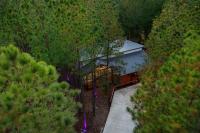 Secluded Luxury Cabin w/ Hot Tub & Fireplace - Bed and Breakfast Broken Bow