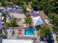 Tropical Paradise, Pool, Beaches & 360 Views - B&B Providenciales