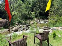 River Edge Home Stay, Sainj - Bed and Breakfast Shiāna Gaura