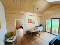 Apartment with Mountain View