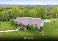 80 Acres, Pool, Game room with Ping Pong & Billiards! - B&B Williamstown