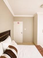 Private En-Suite Room, 10 Min to O R Tambo - Ferienwohnung Boksburg