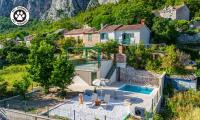 House Dida Mate - cozy house in nature with heated pool - Chambres d'hôtes Tučepi