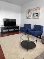 Spacious Apt 4 Queen Beds Free Parking - Chambres d'hôtes Chicago