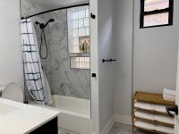 Spacious Apt 4 Queen Beds Free Parking - Chambres d'hôtes Chicago