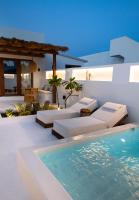 Sea Whisper Suites with private Cycladic patio and heated pool - sea side - B&B Perivolos
