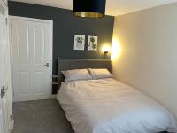 Central 2 Bed Flat Main door On street parking - Chambres d'hôtes Ings