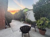 1B1B Santa Monica West LA Guesthouse Parking On Site - B&B Los Angeles