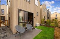 Mountain View Retreat with Private Parking - B&B Queenstown
