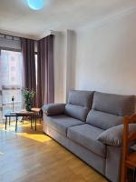 Centrally Located Apartment with Pool near IFEMA - B&B Madrid