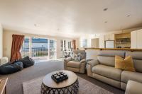 Central Wanaka 3BR Apartment – Walk to Lake & Town - B&B Wanaka