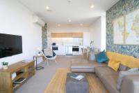 Superb Modern Warm 2 bedroom Smart 49"TV - B&B Christchurch
