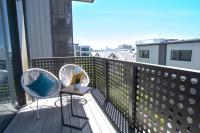 Superb Modern Warm 2 bedroom Smart 49"TV - B&B Christchurch