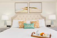 Ocean-Marina Sunset Views Condo with Full Kitchen at Ilikai Hotel by Beach - Bed and Breakfast Honolulu