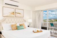 Ocean-Marina Sunset Views Condo with Full Kitchen at Ilikai Hotel by Beach - Chambres d'hôtes Honolulu