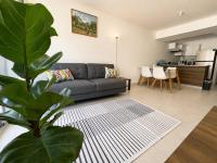 Modern Apt Near Historic Center & Airport - B&B San Marcos