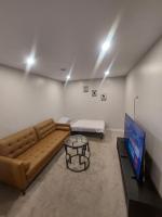 Cozy Private Suite with Parking near restaurants - B&B Regina