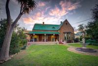 Outentique Accommodation - B&B Oudtshoorn