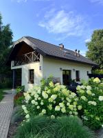 Laukakmeņu oāze - holiday house with sauna and hot tub - B&B Tīnūži