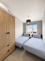 The Grand Lodge in Parkdean Resort, Camber Sands, Sleeps 8, Pet friendly, Fast WiFi - Chambres d'hôtes Camber