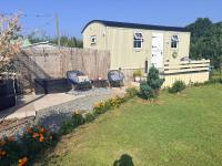 Whitethorn Shepherds Hut - B&B Bellaghy
