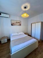 Tirana Gateway Apartament - Bed and Breakfast Kamëz
