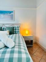 Wollongong 3-Bedroom Beach Cottage - Loft Area, AC, Free Local Shuttle - B&B Wollongong