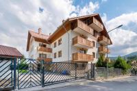 Blue and Beige Apartment with Mountain View and Parking by Noclegi Renters - Bed and Breakfast Szklarska Poręba