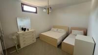 Vacation Home Hoxha - Bed and Breakfast Rrotull