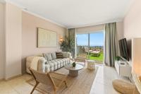 Sea View Penthouse with 2 Pools and Beach Nearby - B&B Estepona