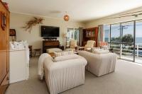 Oakura Beachfront Epic Views & Close to Everything! - B&B Oakura