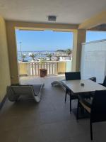 Deluxe tweepersoonskamer met balkon en uitzicht op zee
