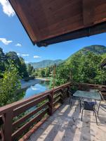 Emerald River House - Neretva Views - B&B Konjic