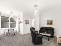 Sunny 2BR Family Unit - Walk to Beach and Shops - Chambres d'hôtes Sydney