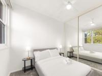 Sunny 2BR Family Unit - Walk to Beach and Shops - Chambres d'hôtes Sydney