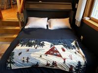 Lakes Region Retreat, Hot Tub & Fire Pit, Game Room - B&B Gilford