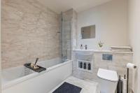 Modern 2BR - 4 Stops to Wembley - Sleeps 8 - Chambres d'hôtes Hatch End