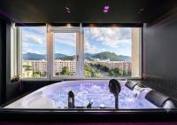 Panoramic Studio - Jacuzzi & Tâmpa View - B&B Braşov
