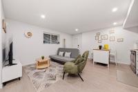 Quiet 1 King BR Near White Rock & Beaches - B&B Surrey