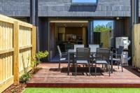 Stylish CBD 2 Bed Townhouse - Sleeps 6 - Free Parking - Bed and Breakfast Christchurch