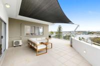 Point Cartwright Penthouse - Ocean and River Views - Bed and Breakfast Poatina