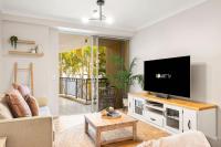 The Golden Hour Chevron Renaissance 2BR Surfers - Bed and Breakfast Gold Coast