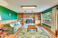 Private Beach on Lake Huron! Group Retreat w/ Deck - Bed and Breakfast Cheboygan