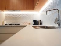 VTA - Urban Comfort - Modern 1BR with Balcony - Bed and Breakfast Adelaide
