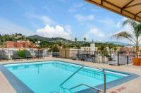 Steps from Walk of Fame with Stunning View at the Rooftop Pool and Free Parking - Bed and Breakfast Los Angeles