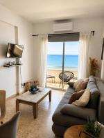 Quattro Beachfront Sea View Ap 53 - B&B Larnaka