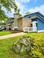 Cozy 2-Bedroom Suite Near Moncton Hospital & NBCC - Chambres d'hôtes Moncton