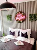The World, Stilvolles Apartment, Stadtzentral, Parking Free, Late Check In - Bed and Breakfast Maagdenburg