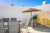 Oeiras Beach House - 5BR - Sleeps 10 Near Lisbon & Cascais - Ferienwohnung Oeiras