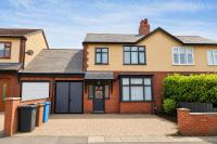 Luxury Group Stay, Hot Tub - Bed and Breakfast Bickershaw